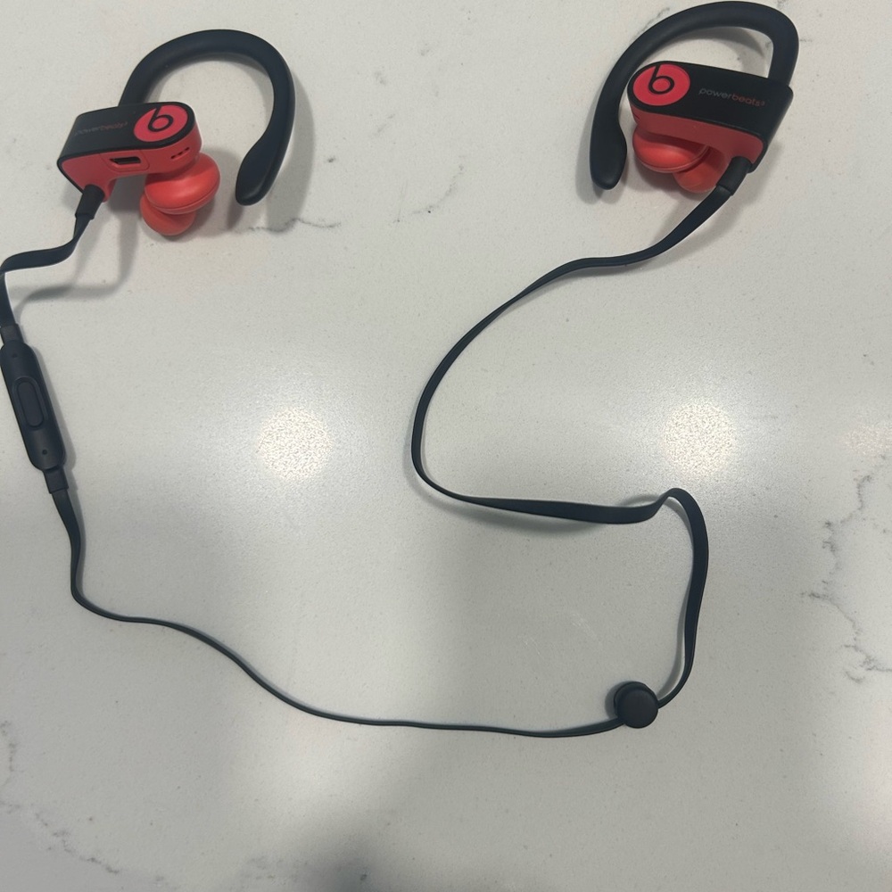 Powerbeats 3 - red w/black w/case
